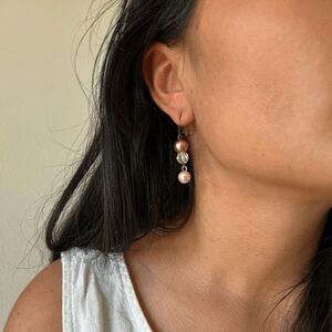 vintage 1980s pink pearl dangle earrings‎ pierced style simple minimalist
